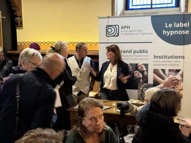 APH anime un stand lors d'une conférence à Lausanne